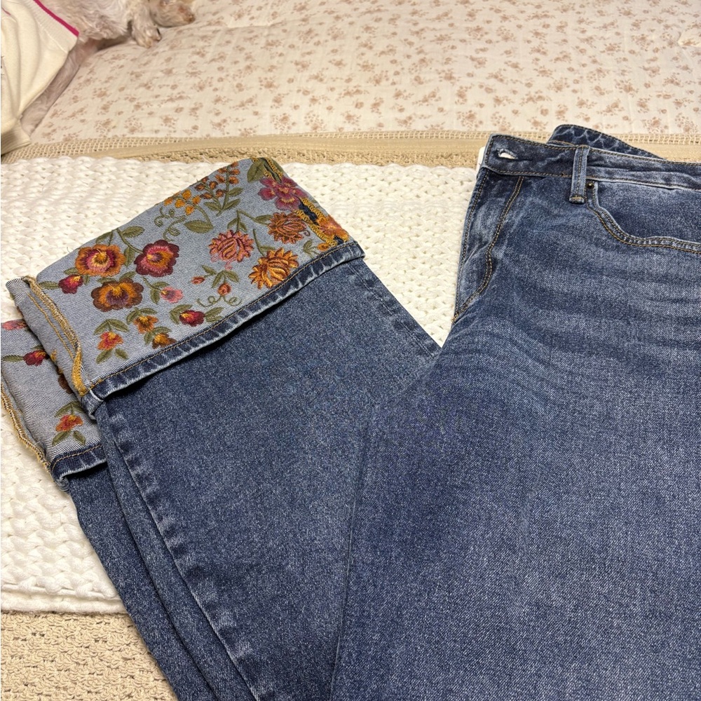 DRIFTWOOD Blue Jeans with Floral Cuff embroidered